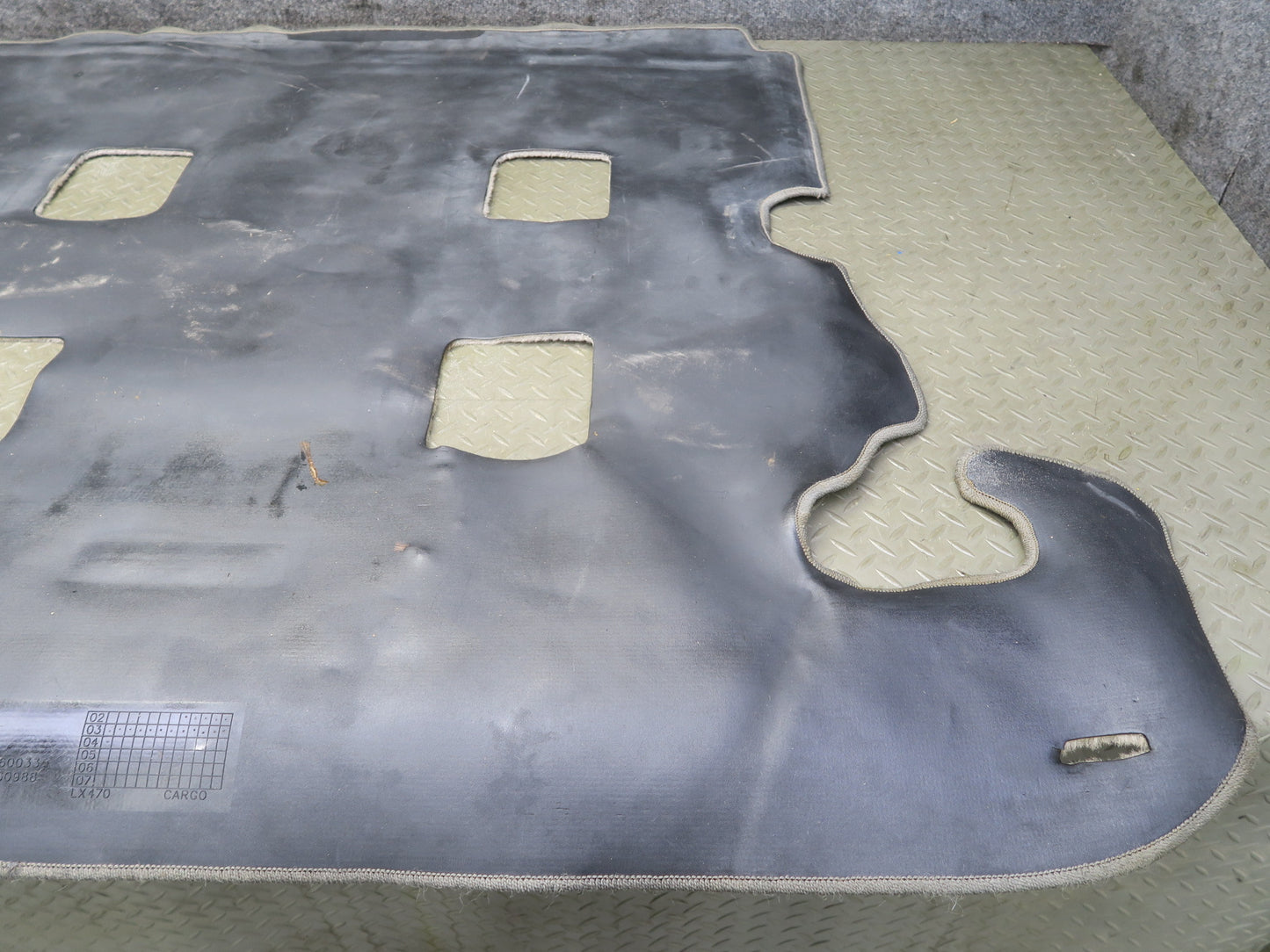 2003-2007 Lexus UZJ100L LX470 Rear Trunk Floor Cargo MAT Carpet Cover