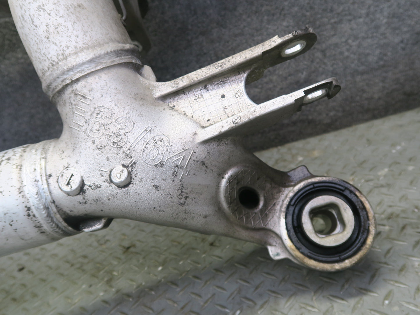 2006-2010 BMW E63  E64 M6 Rear Subframe Crossmember Cradle Axle Carrier
