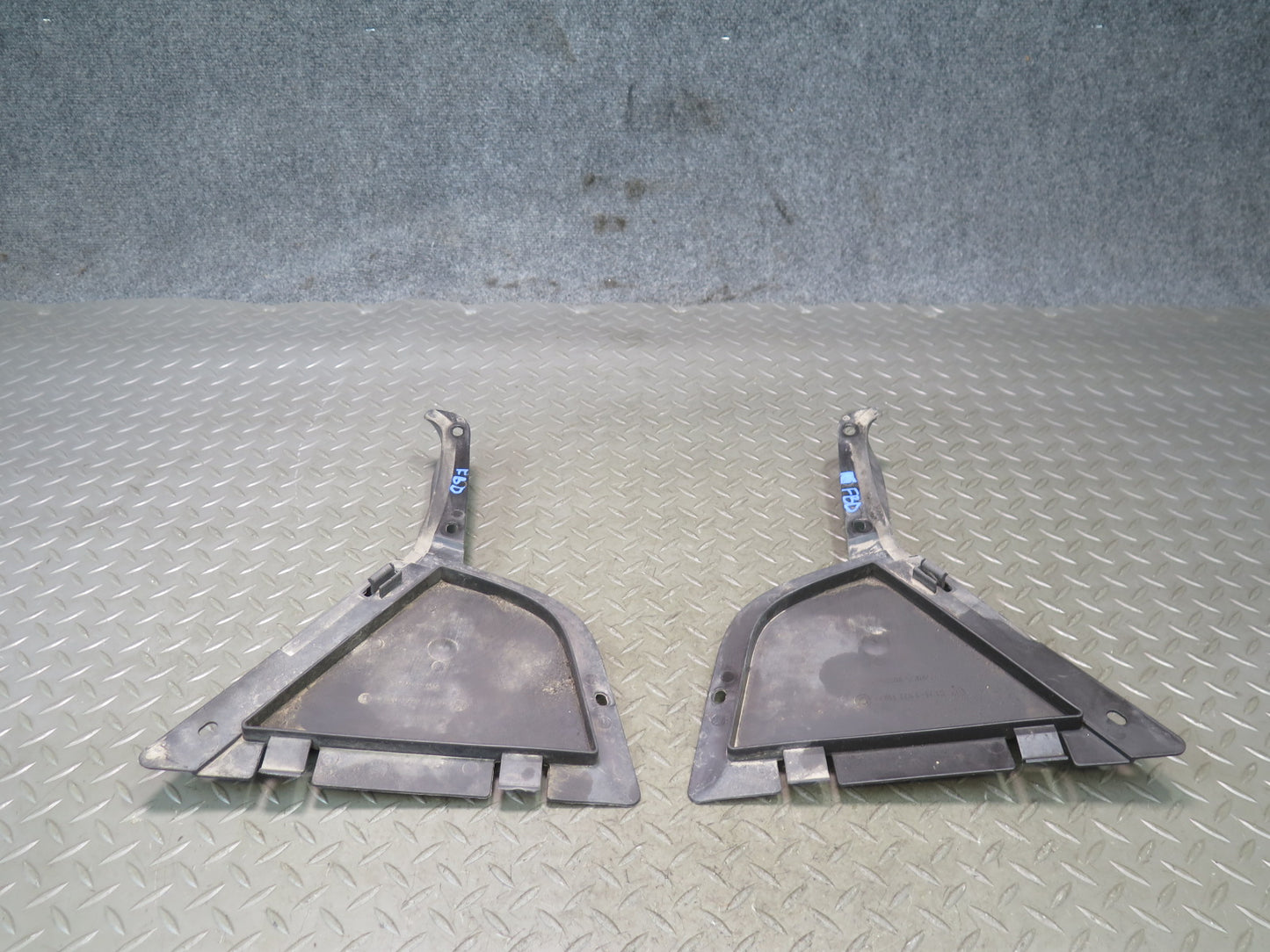 96-99 BMW E36 328iC Set of 2 Front Bumper Left & Right Lower Support OEM