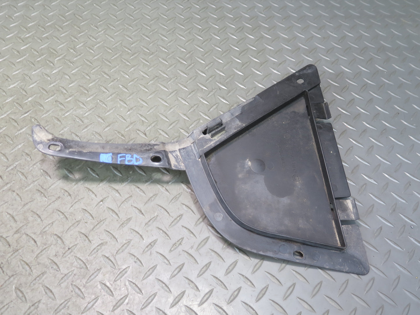 96-99 BMW E36 328iC Set of 2 Front Bumper Left & Right Lower Support OEM