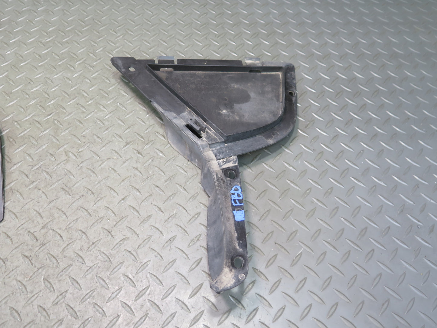 96-99 BMW E36 328iC Set of 2 Front Bumper Left & Right Lower Support OEM