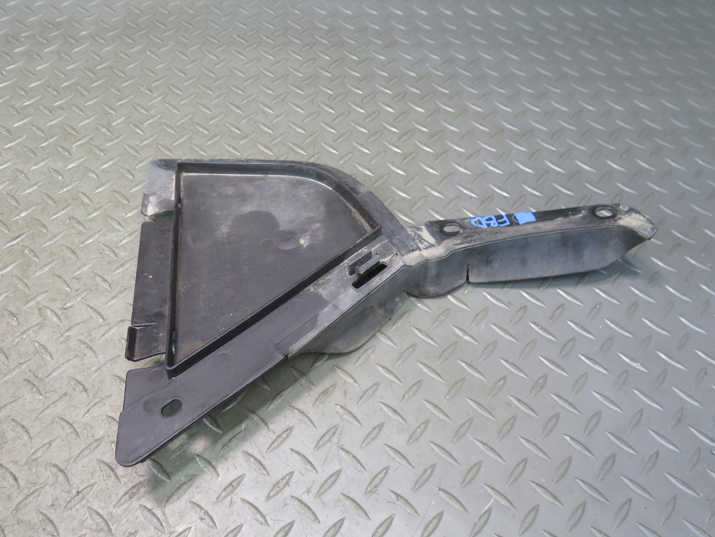 96-99 BMW E36 328iC Set of 2 Front Bumper Left & Right Lower Support OEM