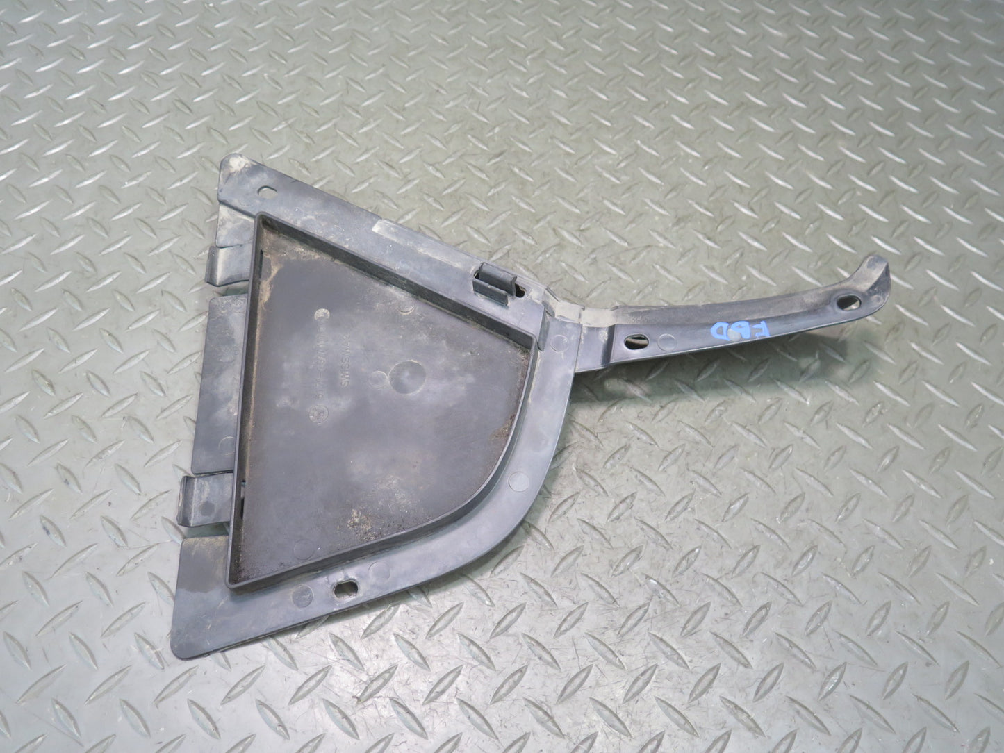96-99 BMW E36 328iC Set of 2 Front Bumper Left & Right Lower Support OEM