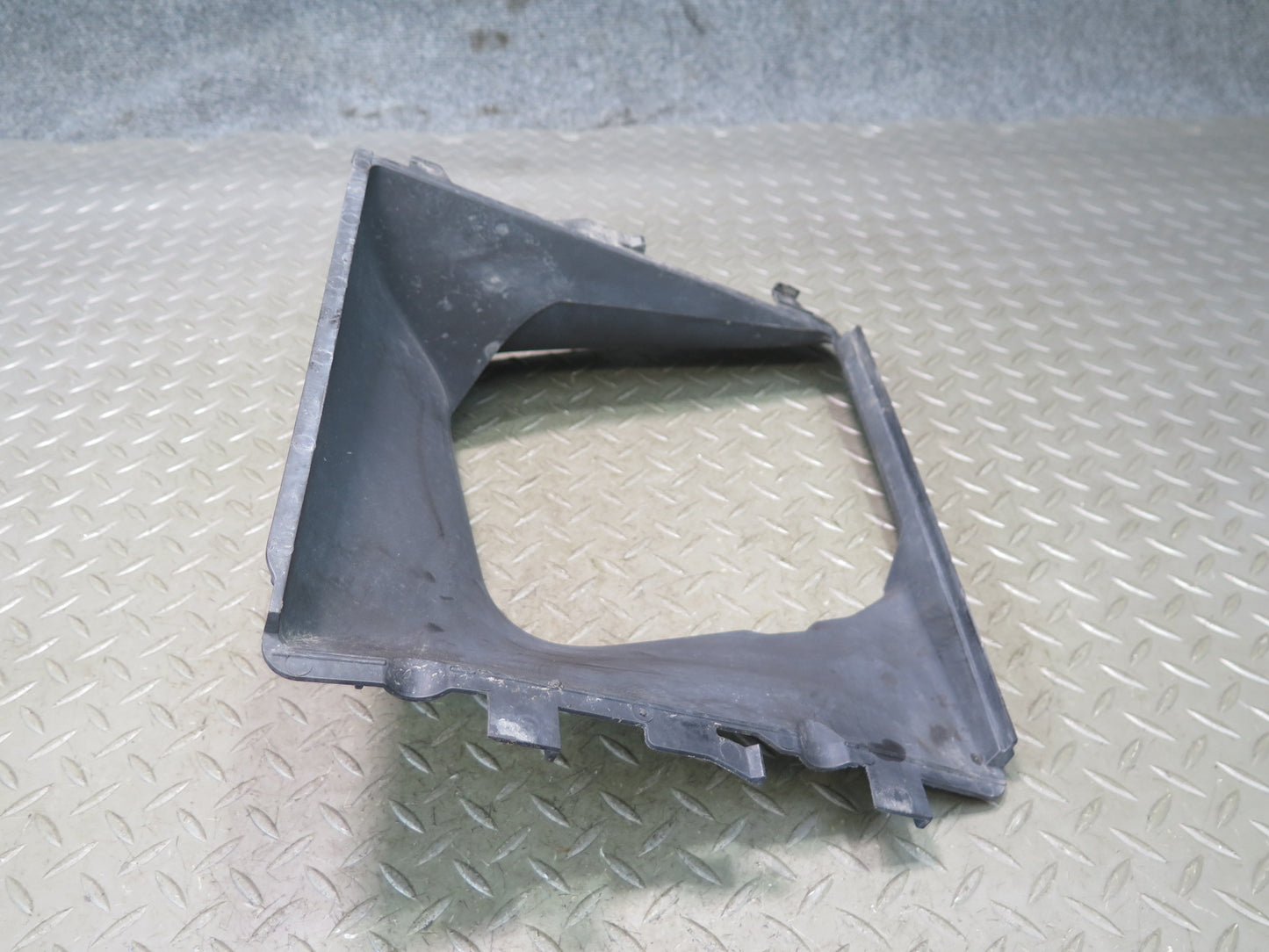 2015-2018 Porsche Macan Turbo Right Side Turbocharger Intercooler Air Duct