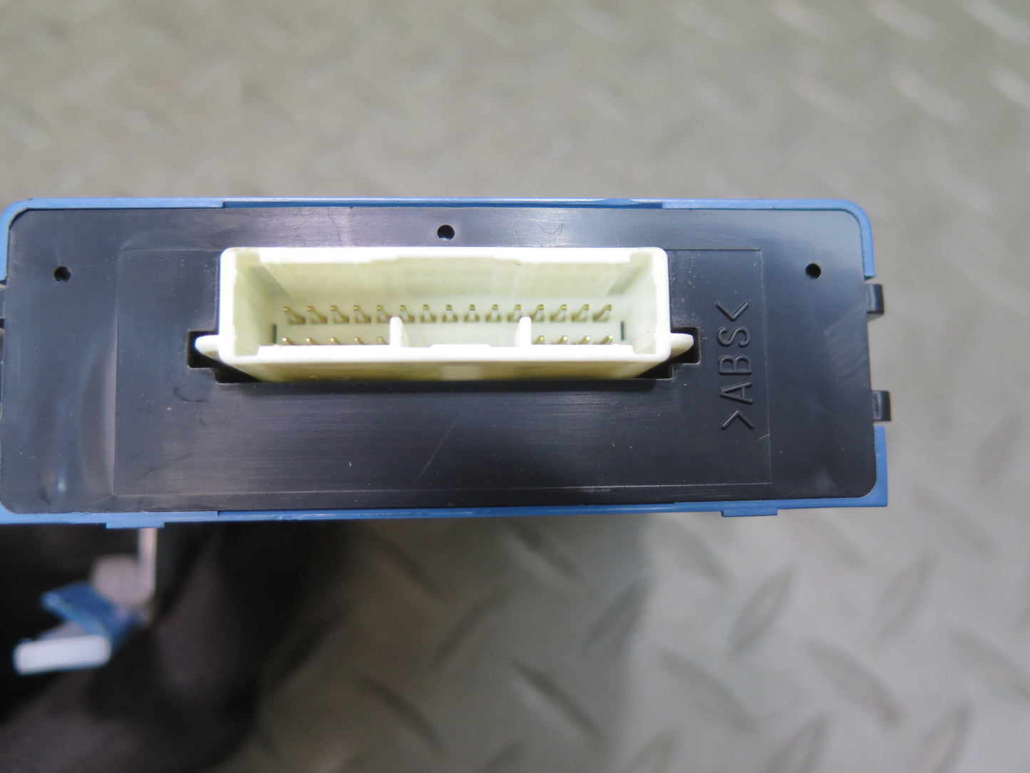 04-06 Lexus UCF30L LS430 Network Gateway Control Module 89111-50040 OEM