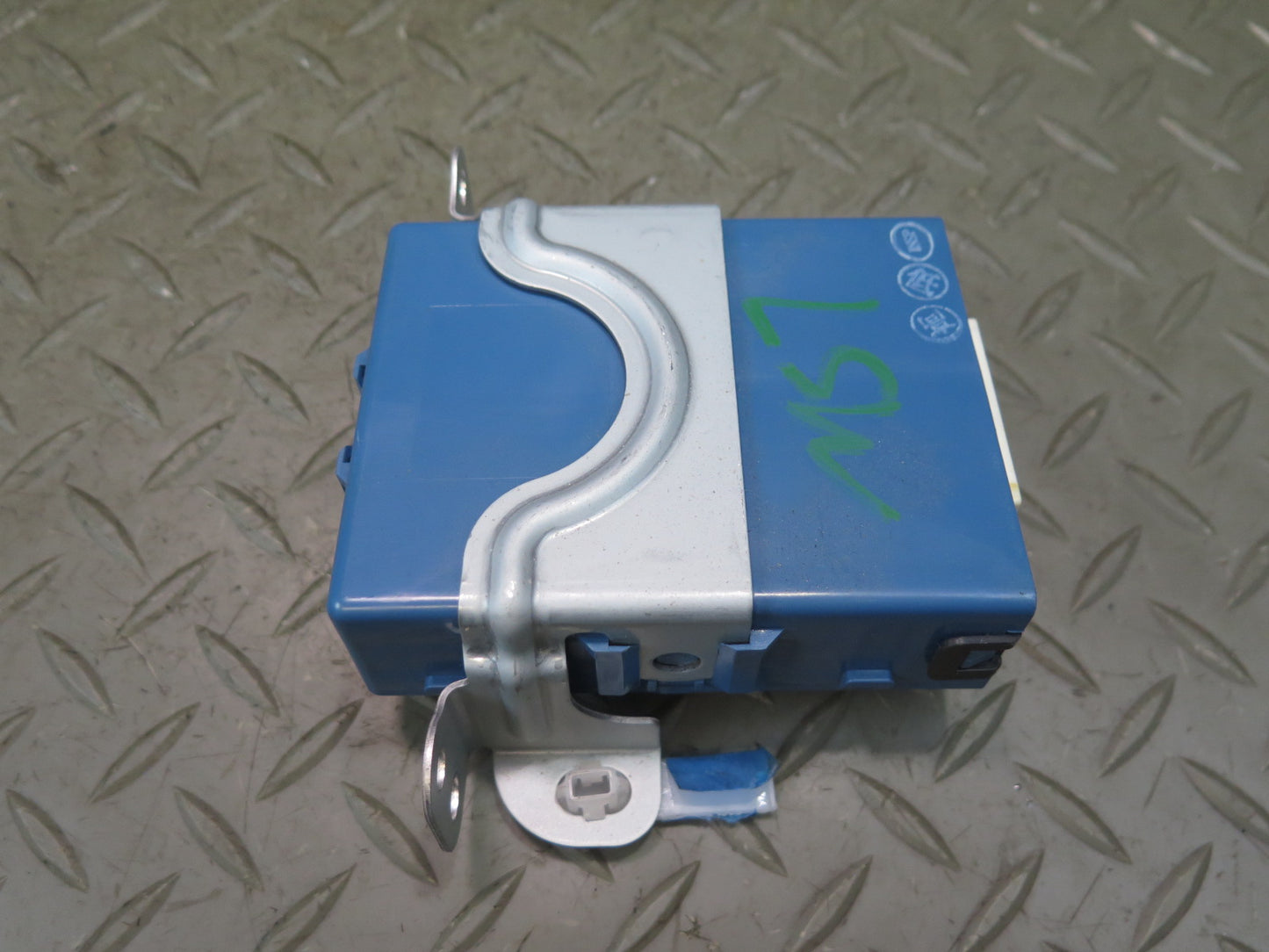 04-06 Lexus UCF30L LS430 Network Gateway Control Module 89111-50040 OEM