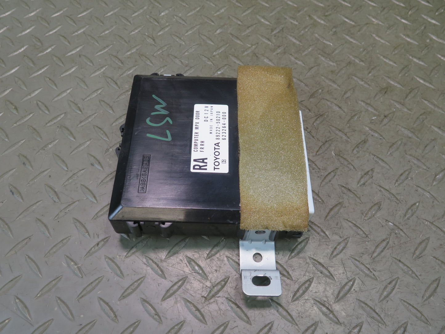 04-06 Lexus LS430 Front Right Door Control Module 89222-50210 OEM