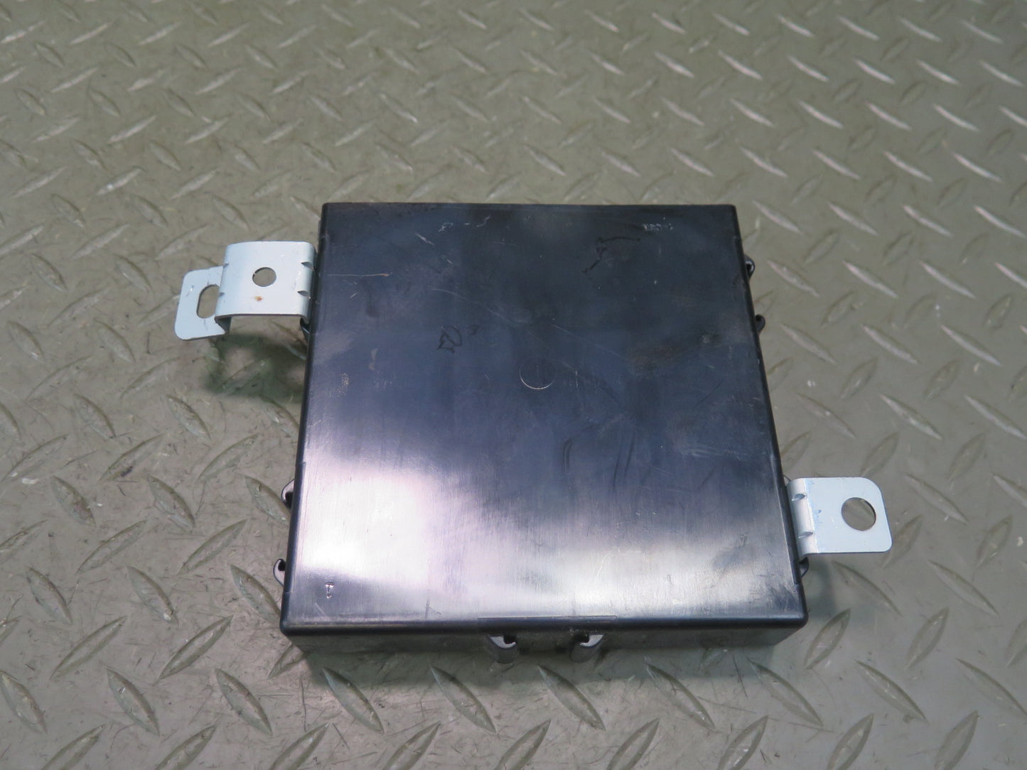 04-06 Lexus LS430 Front Right Door Control Module 89222-50210 OEM