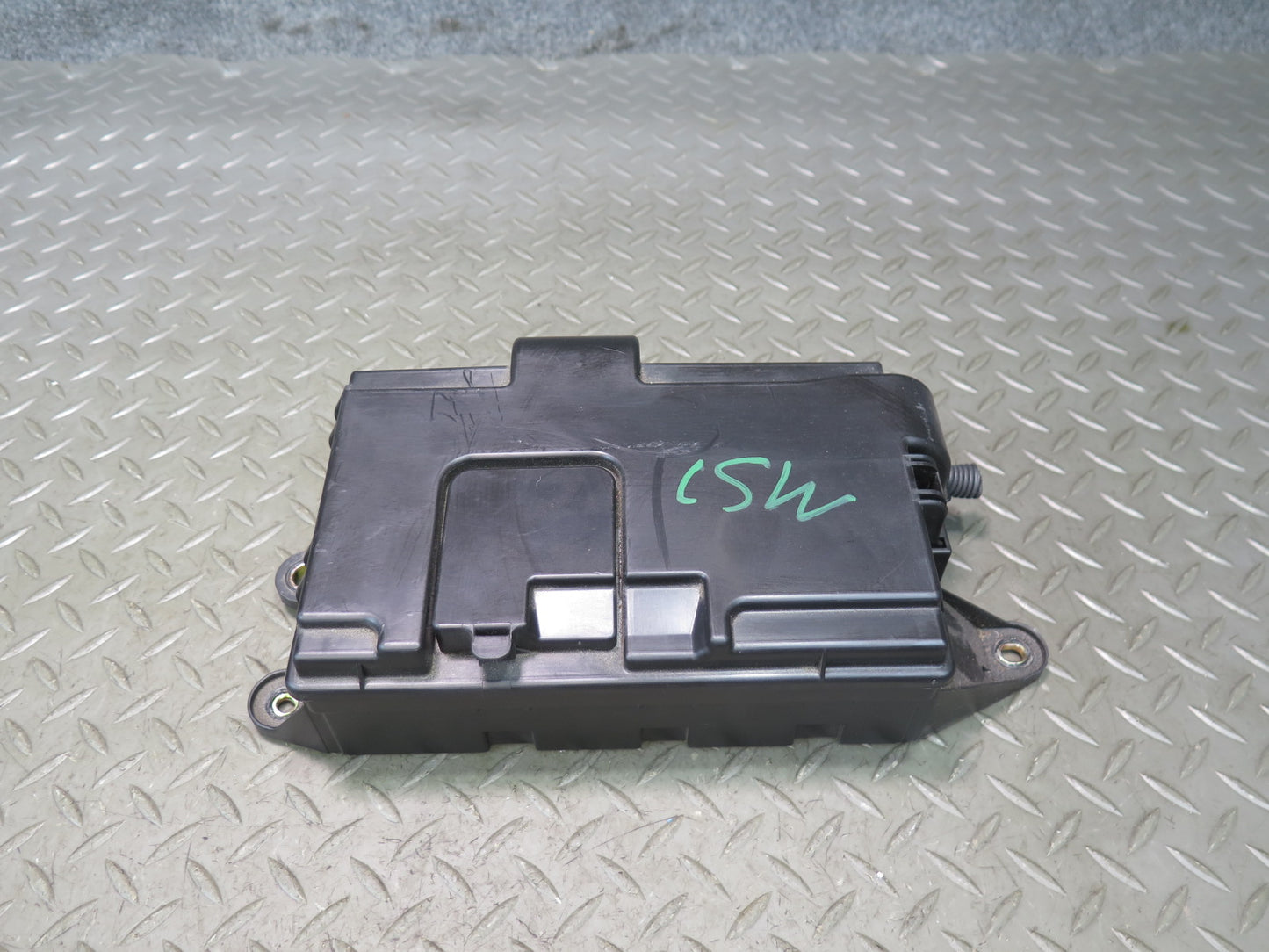 04-06 Lexus UCF30L LS430 Rear Trunk Junction Fuse Relay Box 82670-50080 OEM