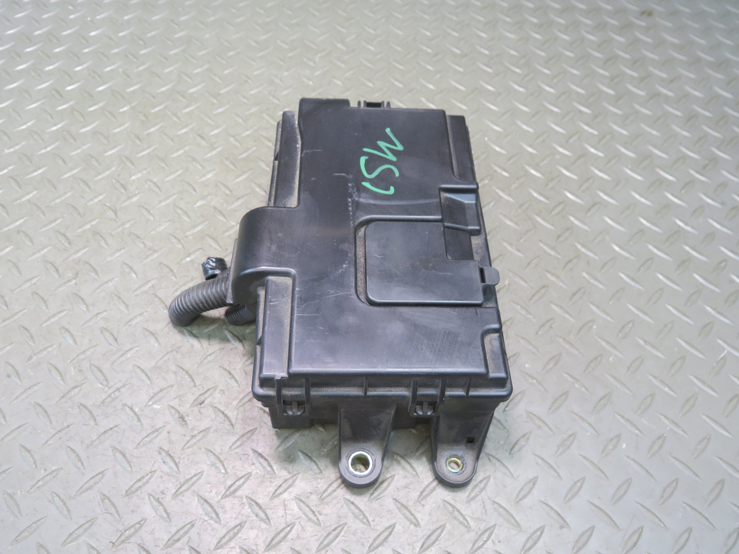 04-06 Lexus UCF30L LS430 Rear Trunk Junction Fuse Relay Box 82670-50080 OEM