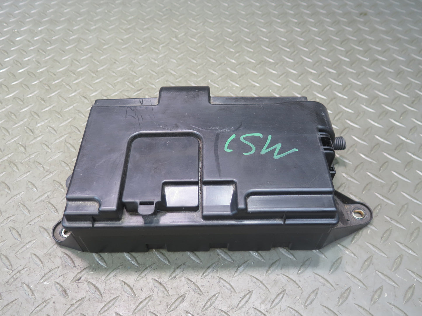 04-06 Lexus UCF30L LS430 Rear Trunk Junction Fuse Relay Box 82670-50080 OEM