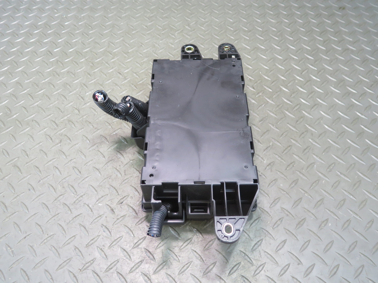 04-06 Lexus UCF30L LS430 Rear Trunk Junction Fuse Relay Box 82670-50080 OEM