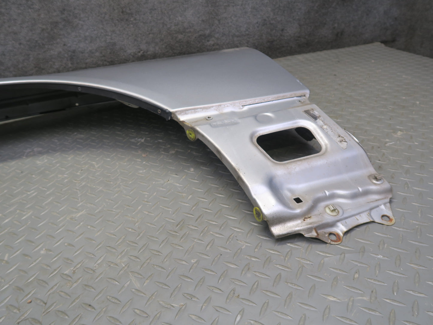 04-06 Lexus UCF30L LS430 Front Left Fender Shell Panel Cover OEM