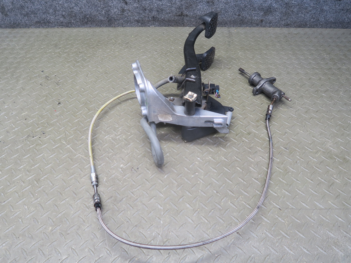 01-06 BMW E46 M3 M/T Dual Mass Clutch Flywheel Pressure Plate Pedal Cylinder Set