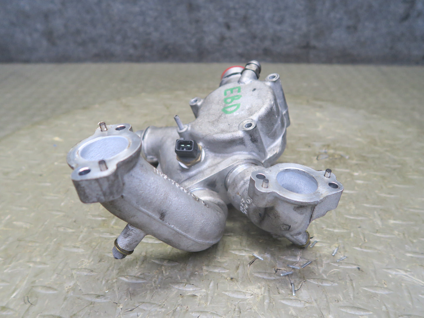 2008-2013 BMW E90 E92 E93 M3 S65 Engine Coolant Thermostat Housing