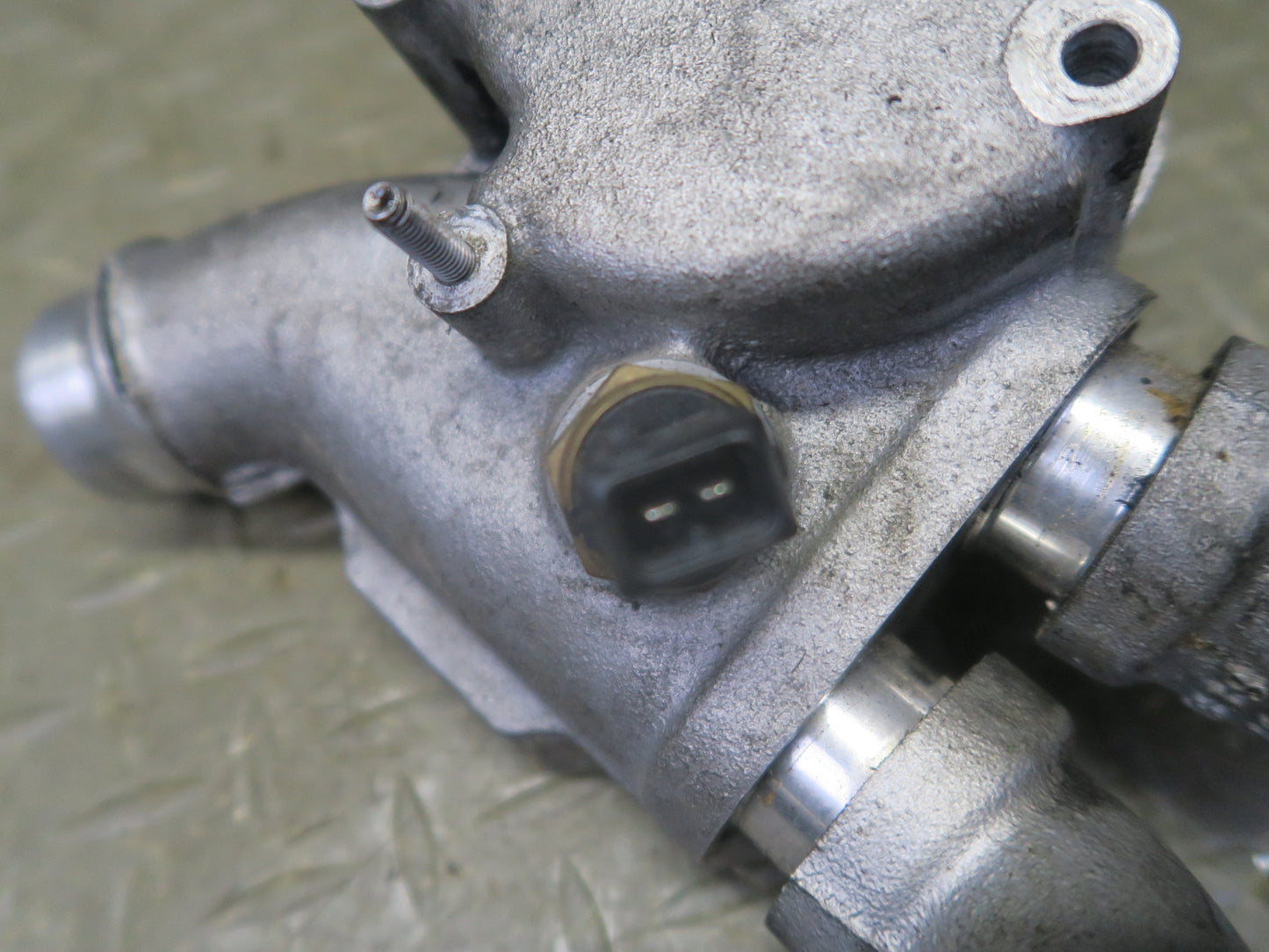 2008-2013 BMW E90 E92 E93 M3 S65 Engine Coolant Thermostat Housing