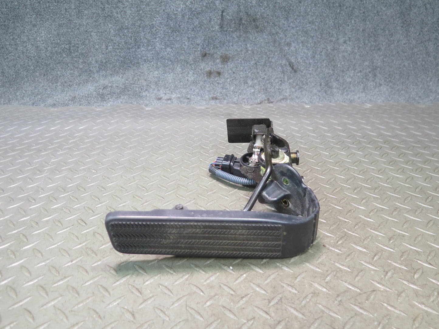 02-06 Lexus UCF30L LS430 Gas Acceleration Peadal w Sensor OEM