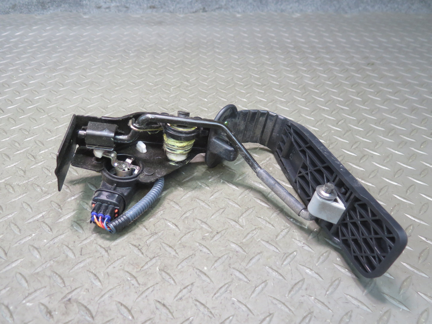 02-06 Lexus UCF30L LS430 Gas Acceleration Peadal w Sensor OEM