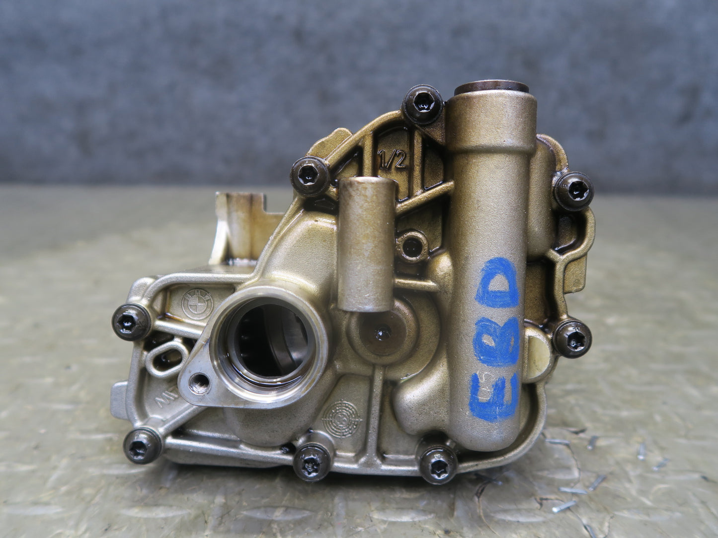 2008-2013 BMW E90 E92 E93 M3 S65 Engine Main Oil Lubrication Pump