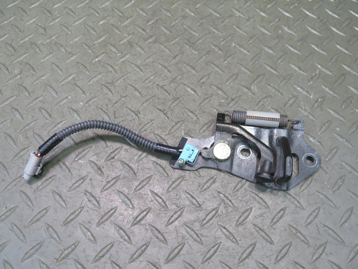 01-06 Lexus UCF30L LS430 Rear Trunk Deck Lid Latch Striker OEM