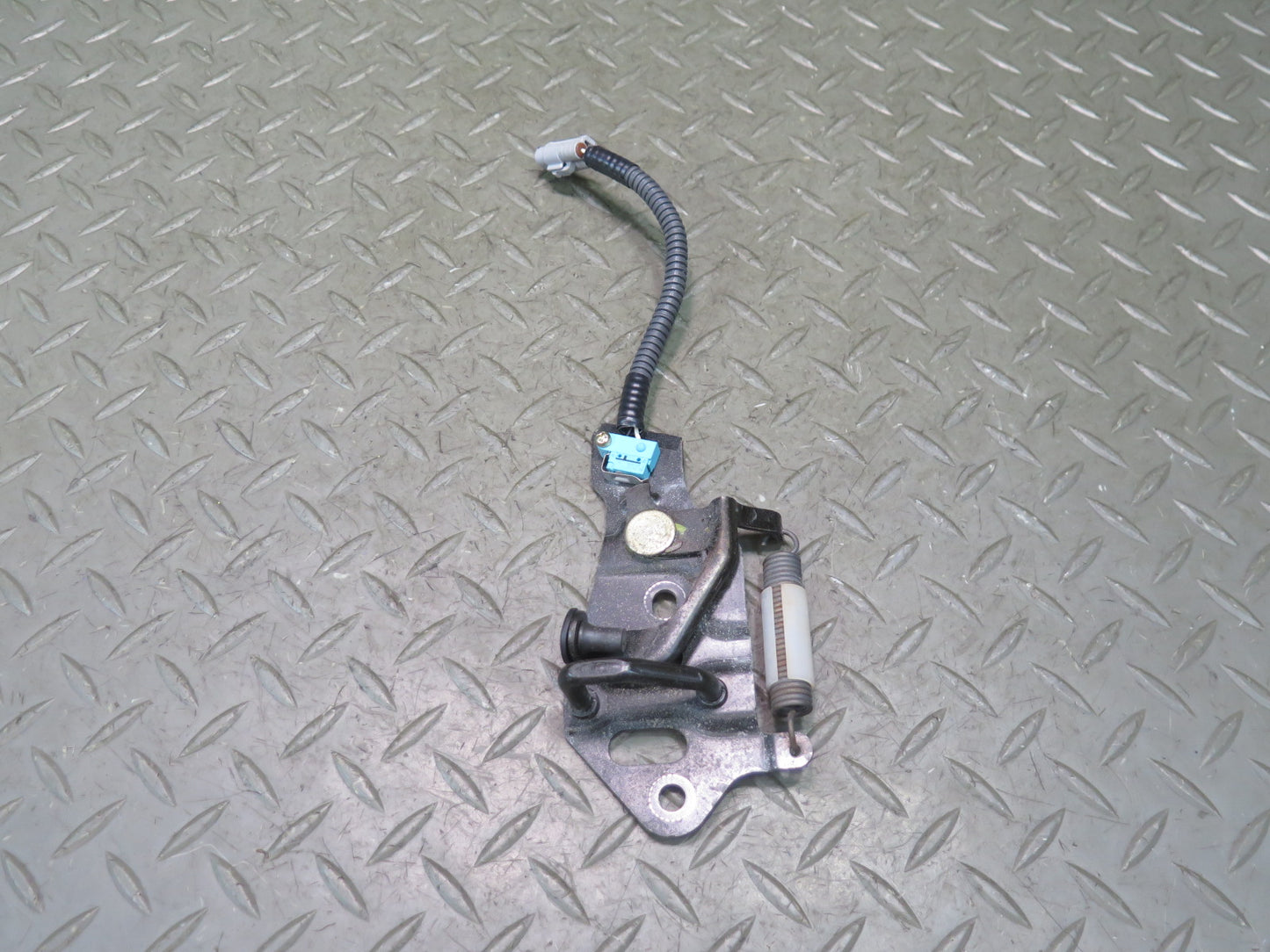 01-06 Lexus UCF30L LS430 Rear Trunk Deck Lid Latch Striker OEM
