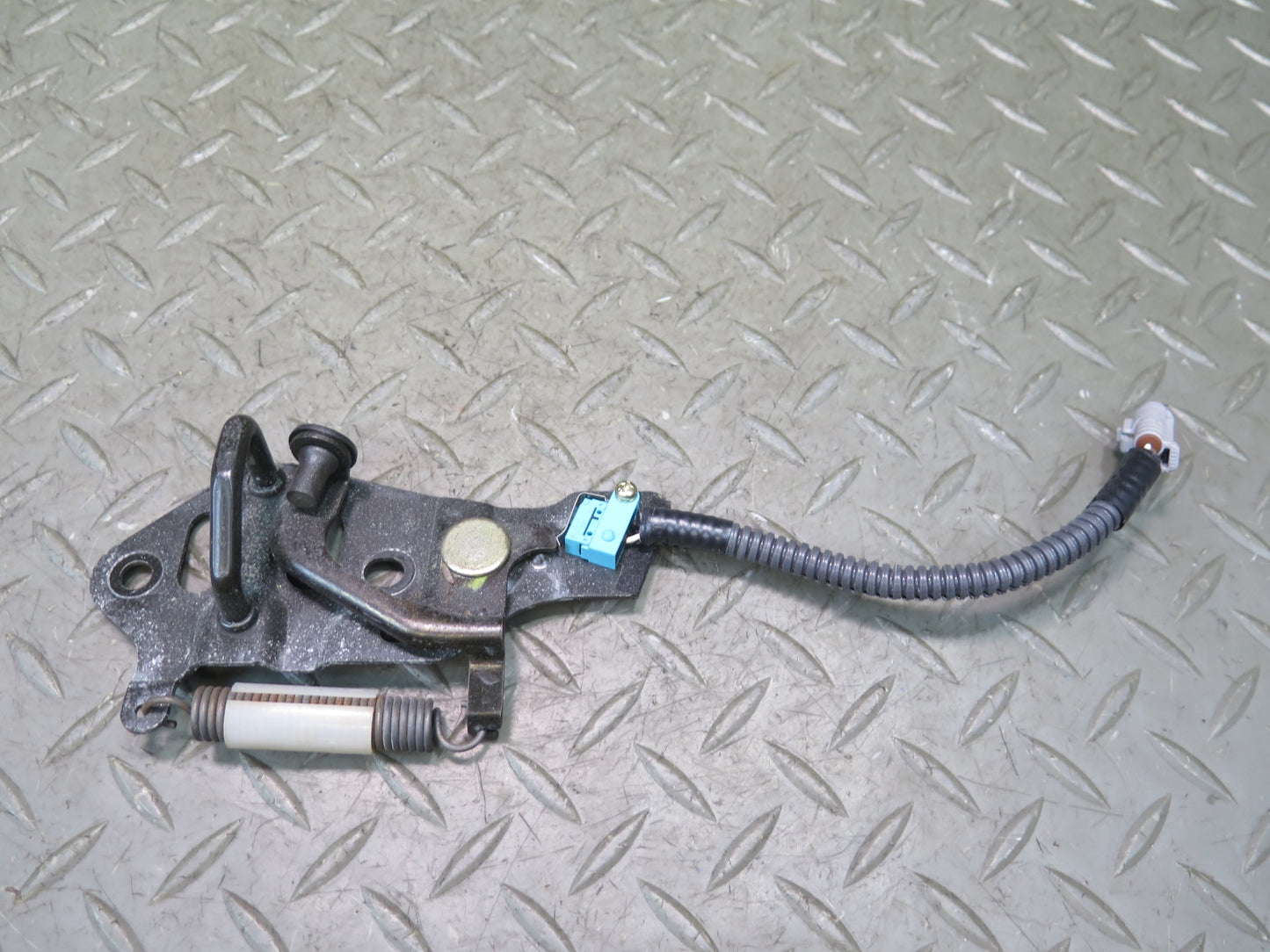 01-06 Lexus UCF30L LS430 Rear Trunk Deck Lid Latch Striker OEM