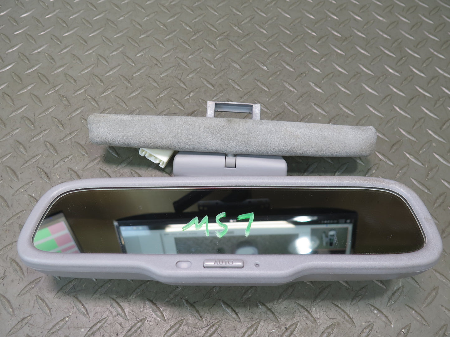 04-06 Lexus UCF30L LS430 Auto Dimming Interior Rear View Mirror w Sun Visor OEM