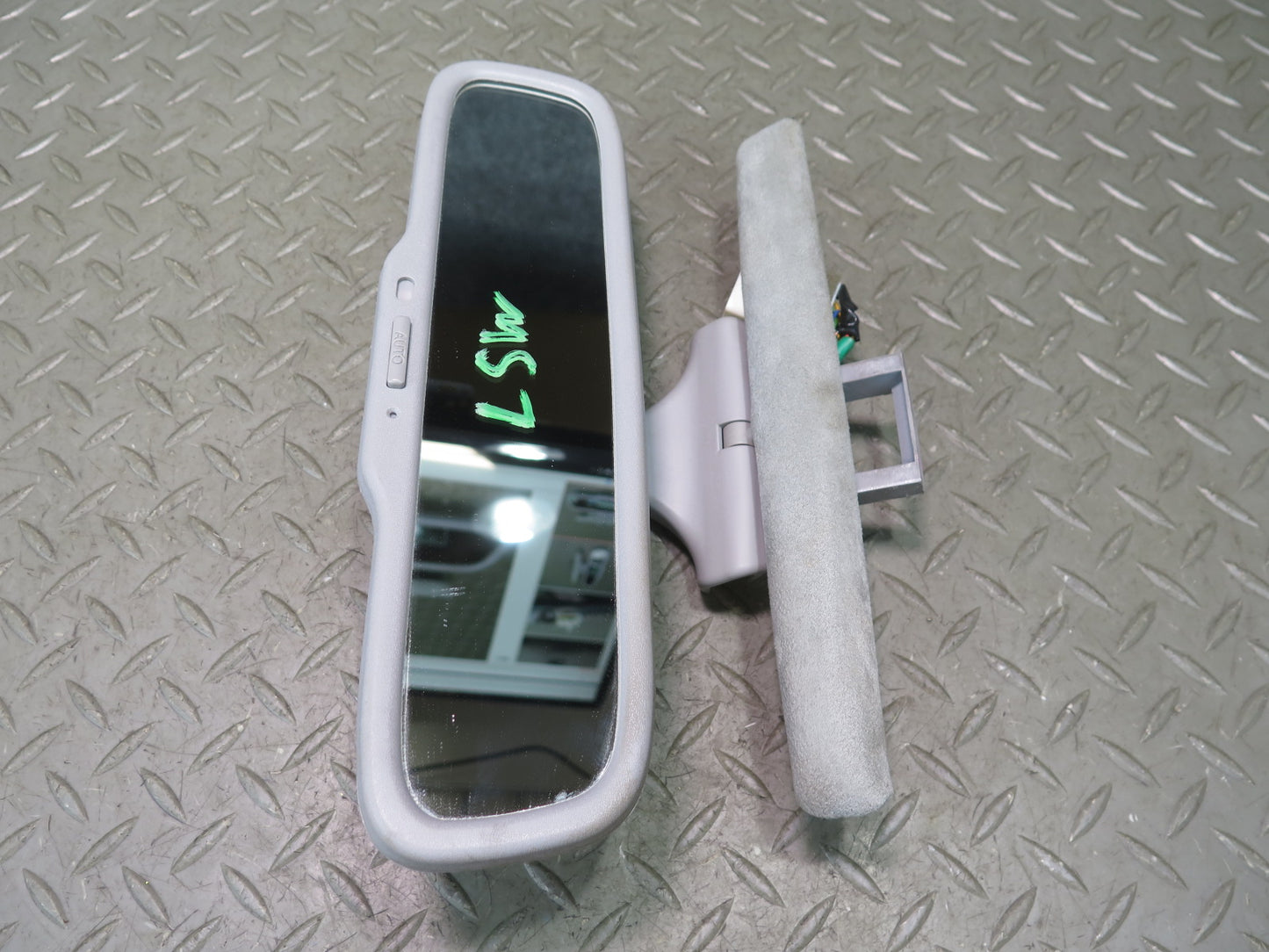 04-06 Lexus UCF30L LS430 Auto Dimming Interior Rear View Mirror w Sun Visor OEM