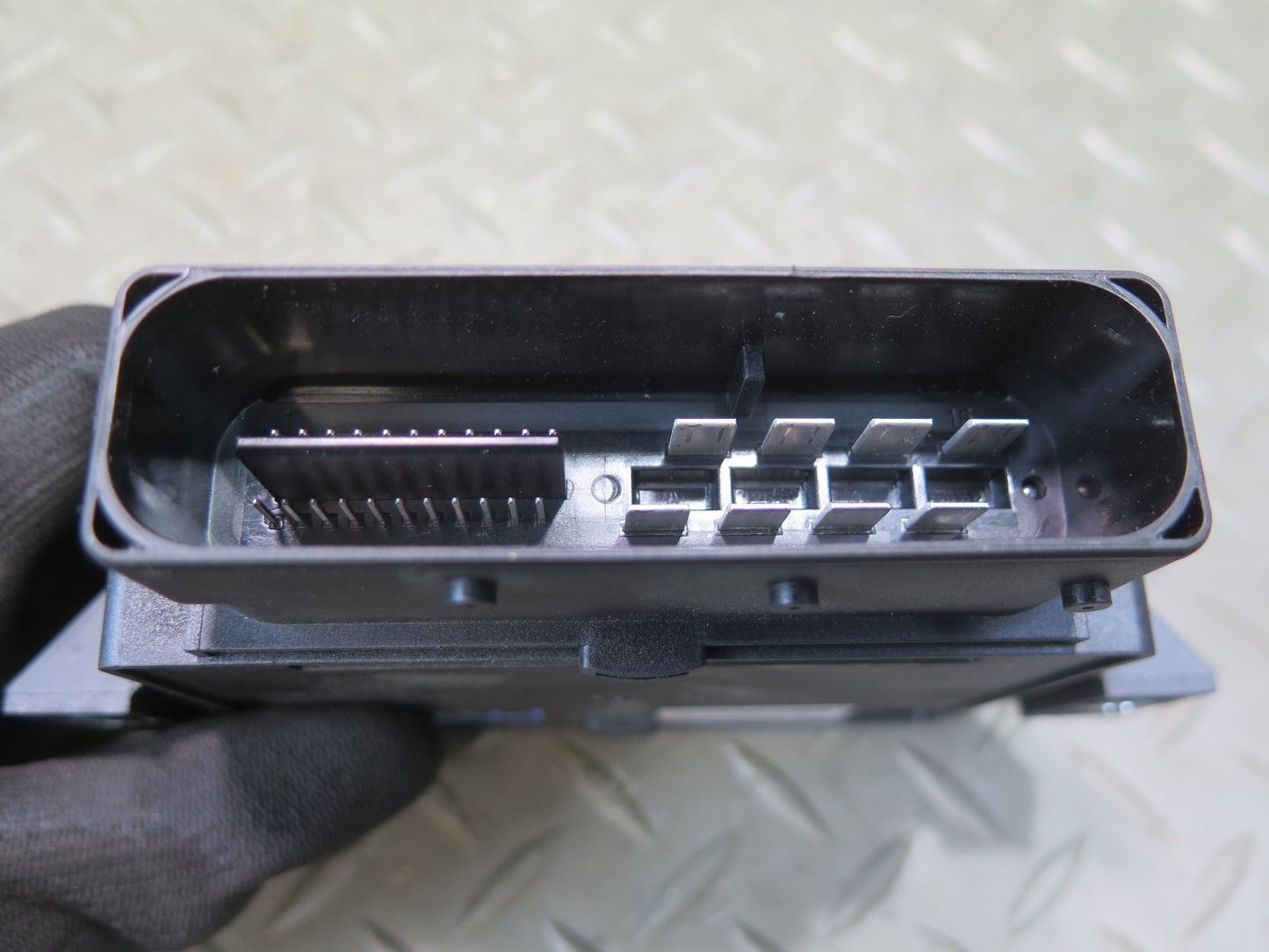 2015-2018 Porsche Macan Parking Brake Control Module 95B907801B