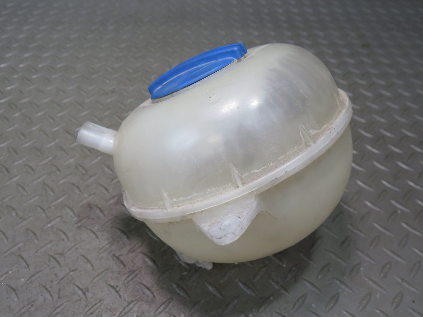 2015-2018 Porsche Macan Engine Coolant Expansion Overflow Reservoir Tank