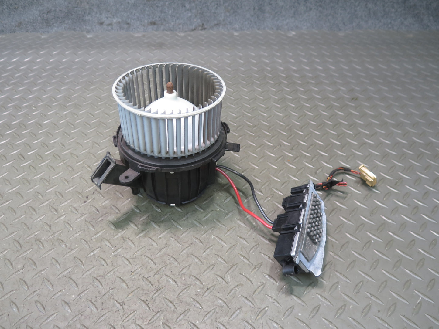 2015-2018 Porsche Macan A/C Heater Blower Motor Fan w Resistor