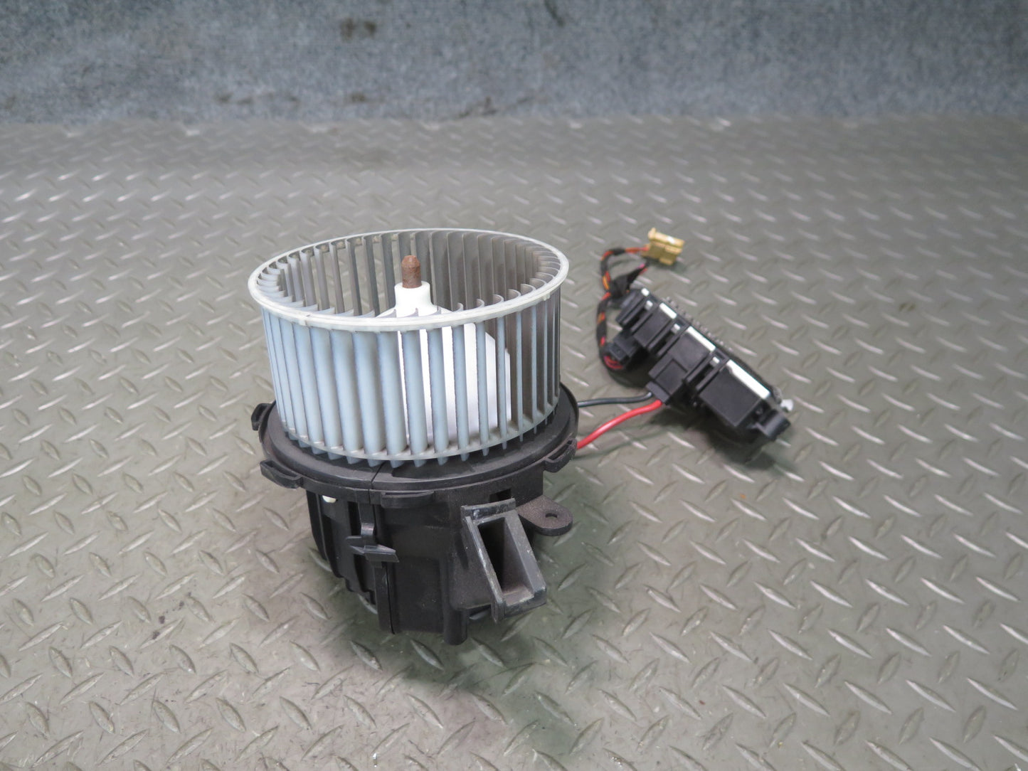 2015-2018 Porsche Macan A/C Heater Blower Motor Fan w Resistor