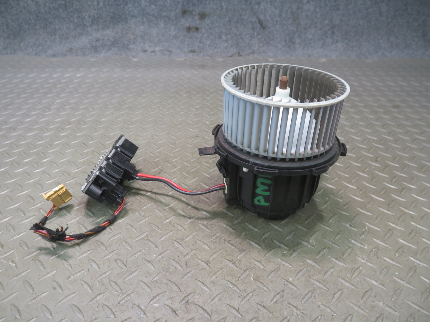2015-2018 Porsche Macan A/C Heater Blower Motor Fan w Resistor