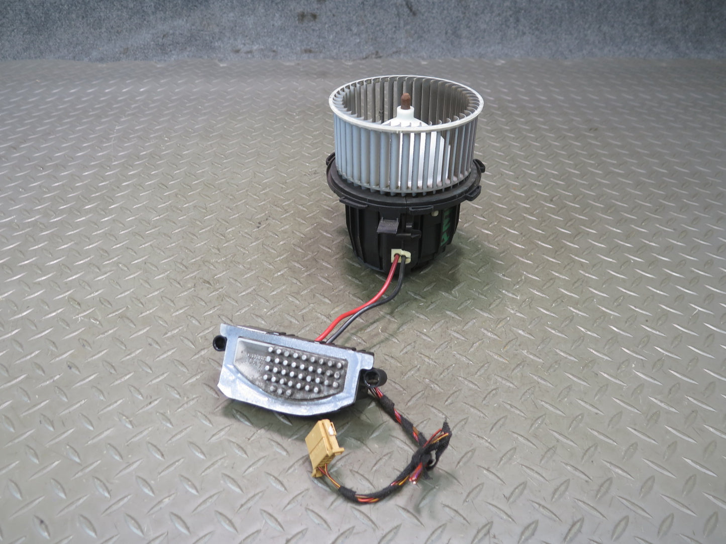 2015-2018 Porsche Macan A/C Heater Blower Motor Fan w Resistor