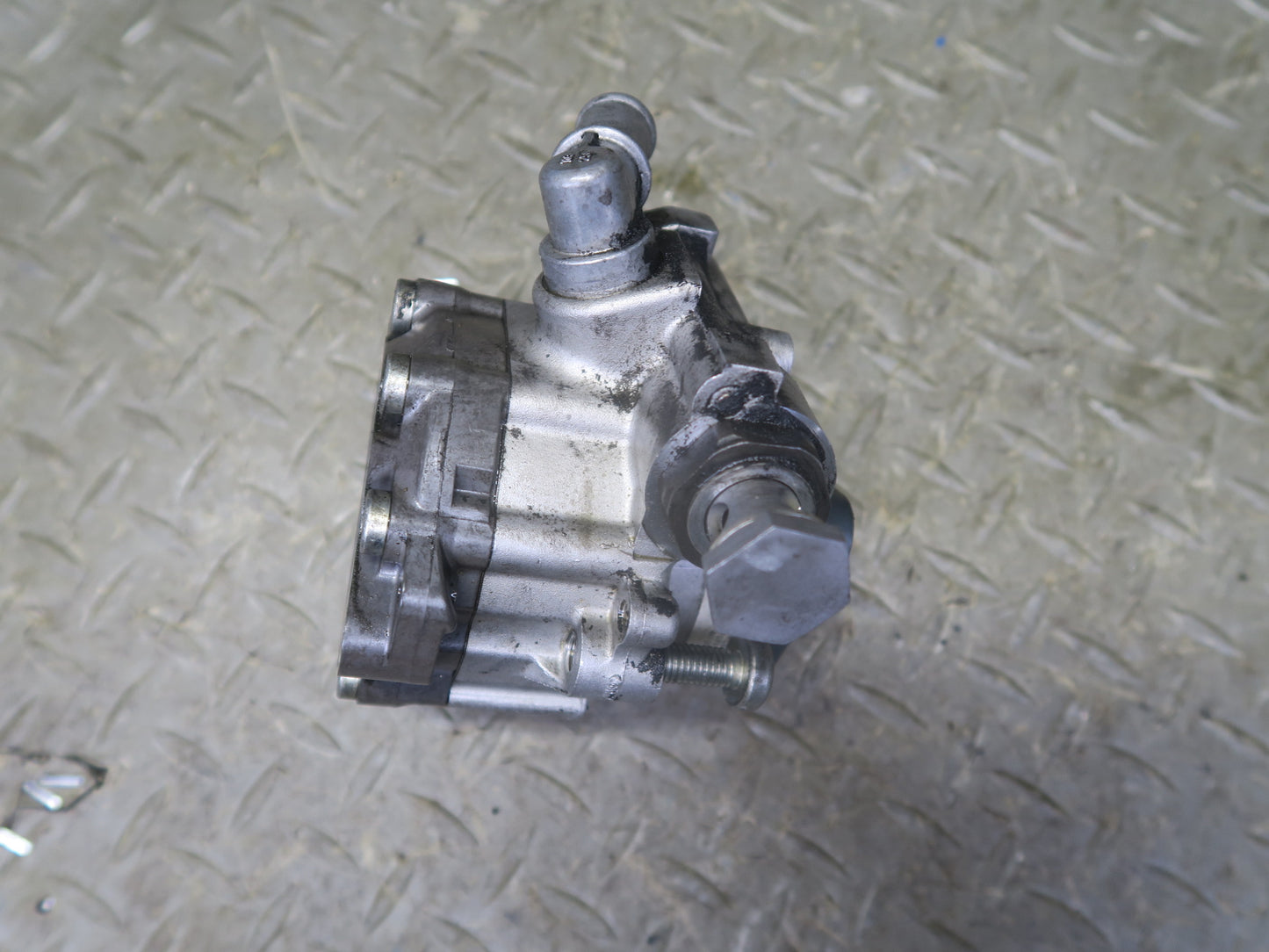 2008-2013 BMW E90 E92 E93 M3 S65 Engine Power Steering Pump