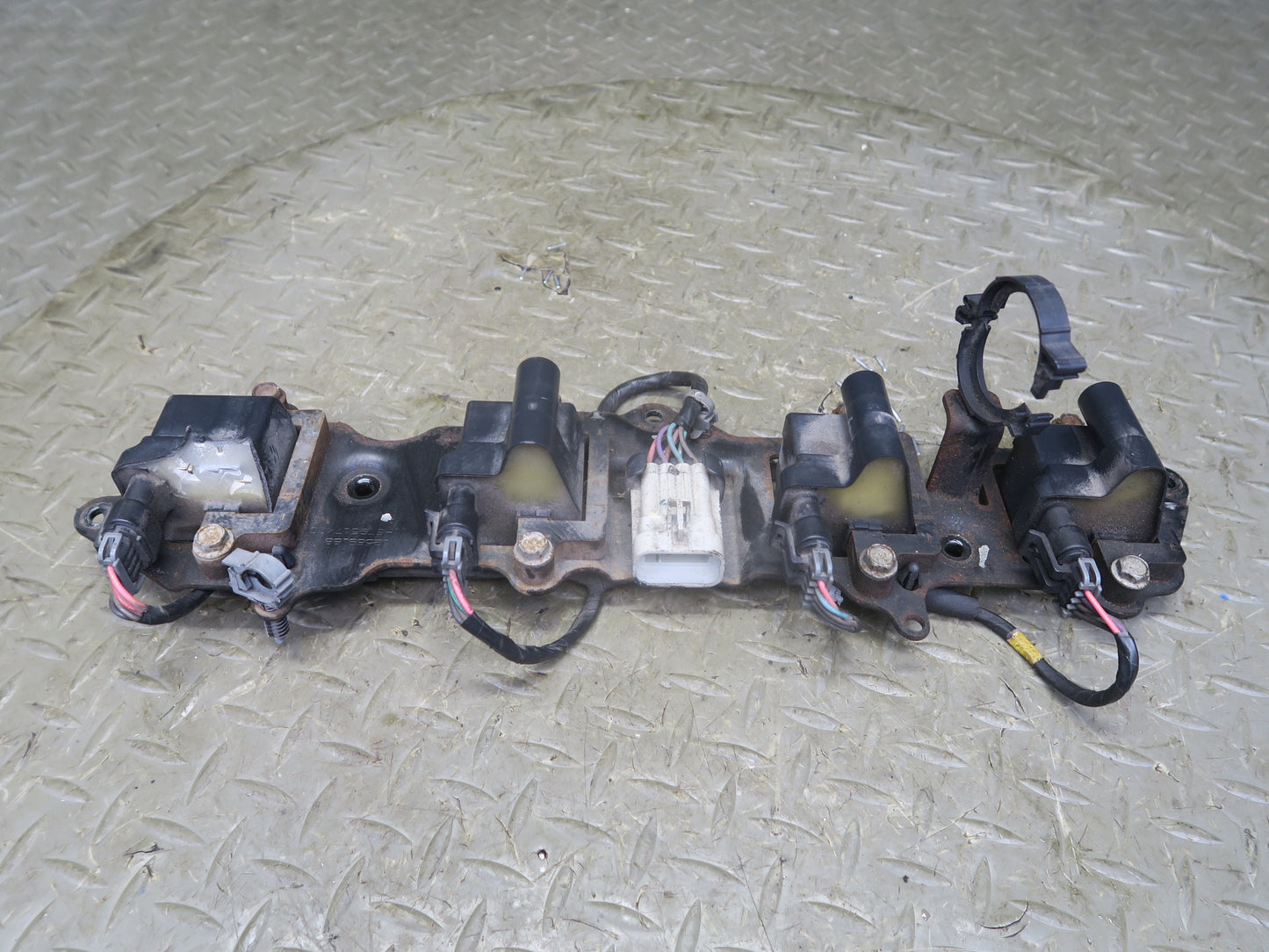 2003-2007 Hummer H2 6.0L Ignition Coil Pack Set w Bracket 12569188