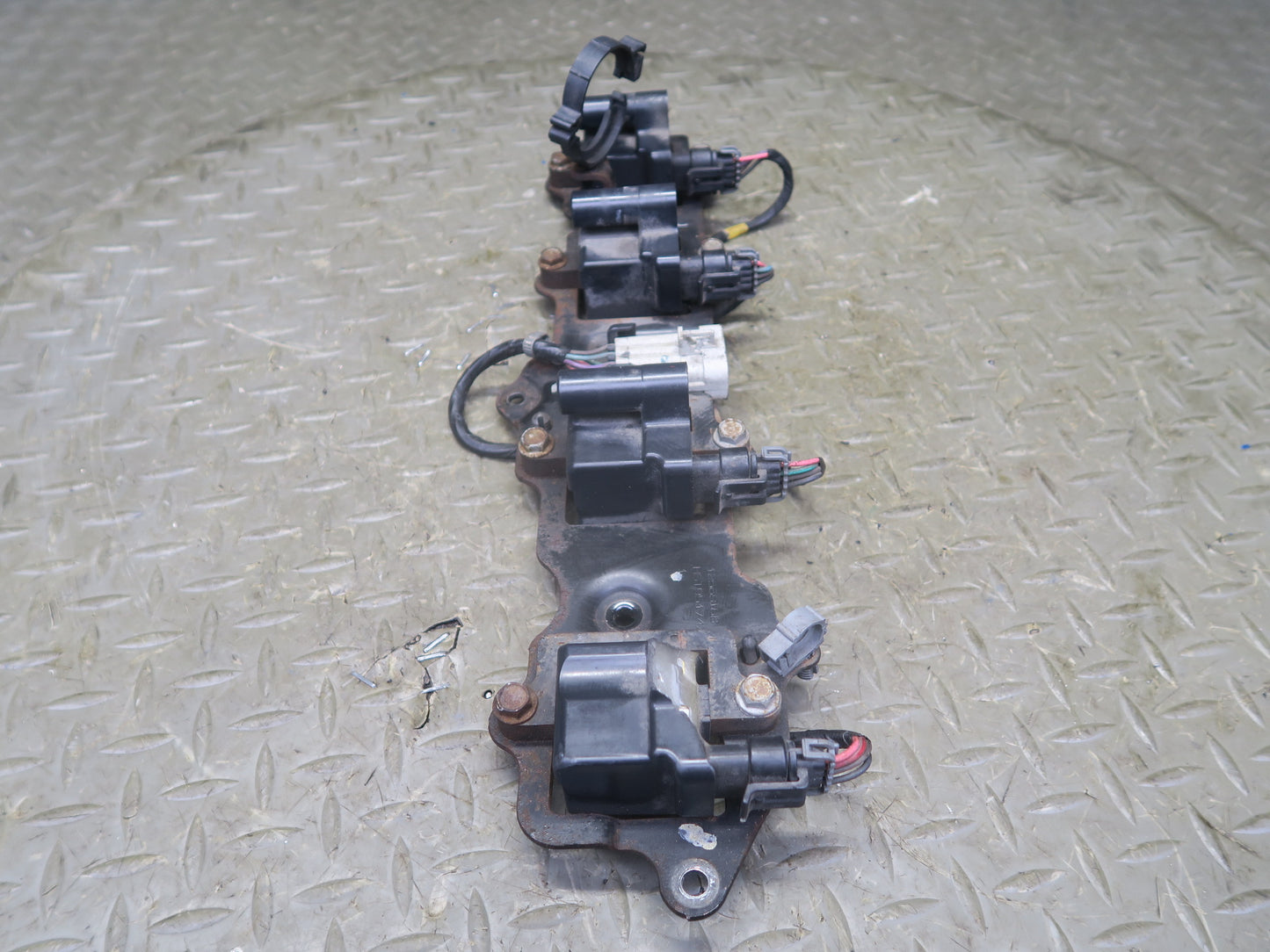 2003-2007 Hummer H2 6.0L Ignition Coil Pack Set w Bracket 12569188