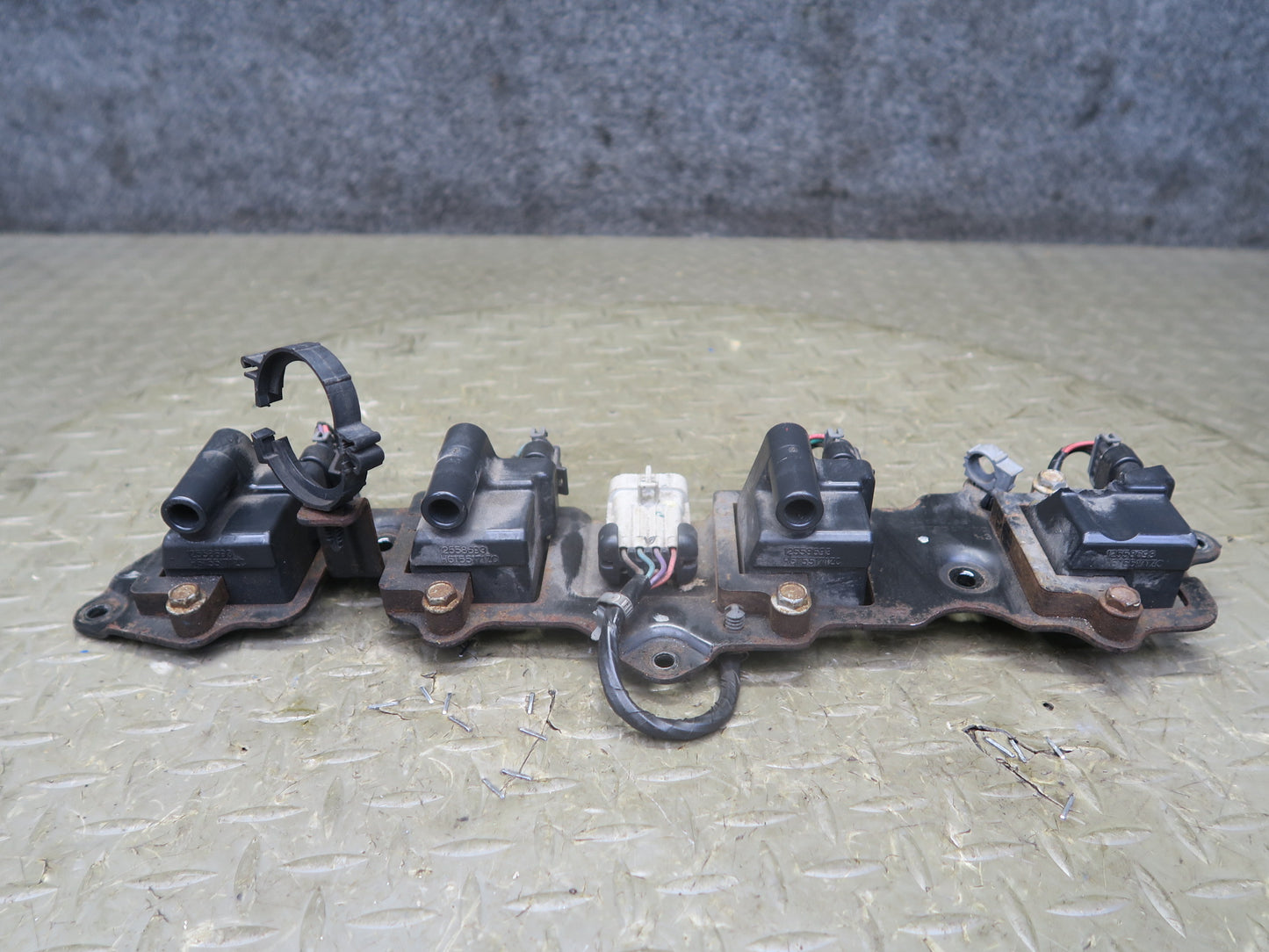 2003-2007 Hummer H2 6.0L Ignition Coil Pack Set w Bracket 12569188