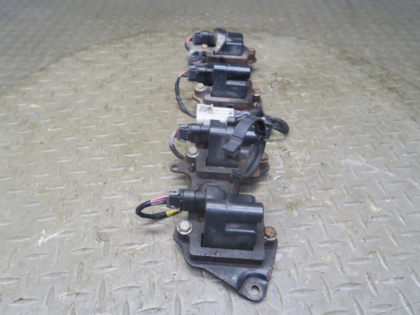2003-2007 Hummer H2 6.0L Ignition Coil Pack Set w Bracket 12569188