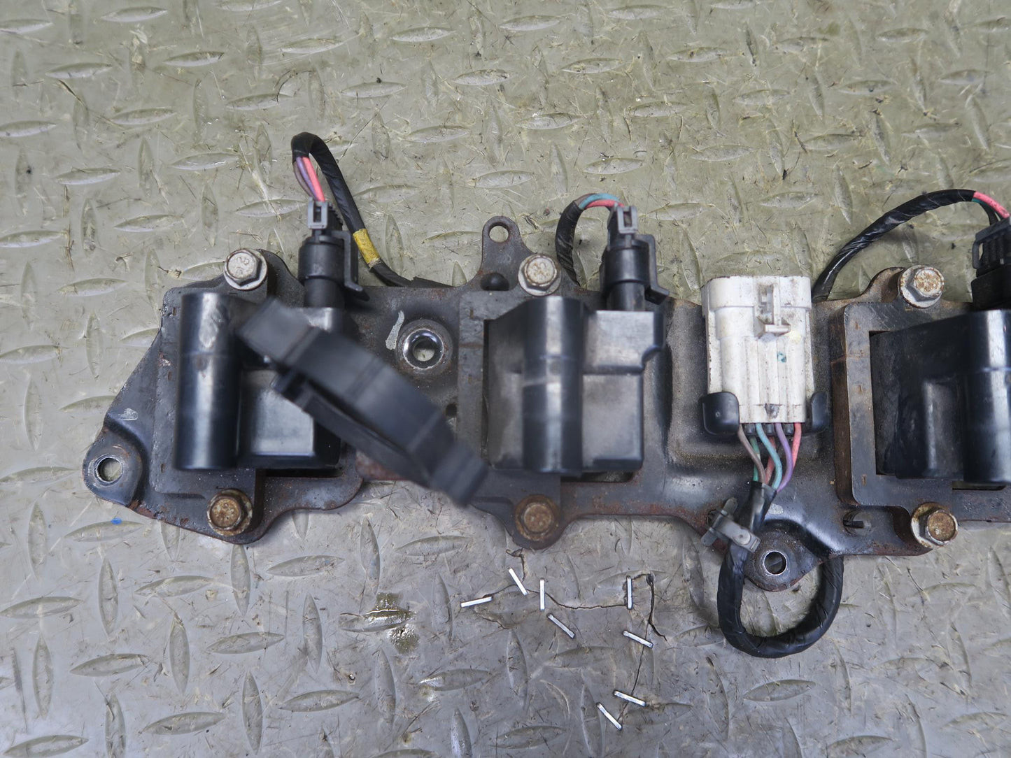2003-2007 Hummer H2 6.0L Ignition Coil Pack Set w Bracket 12569188