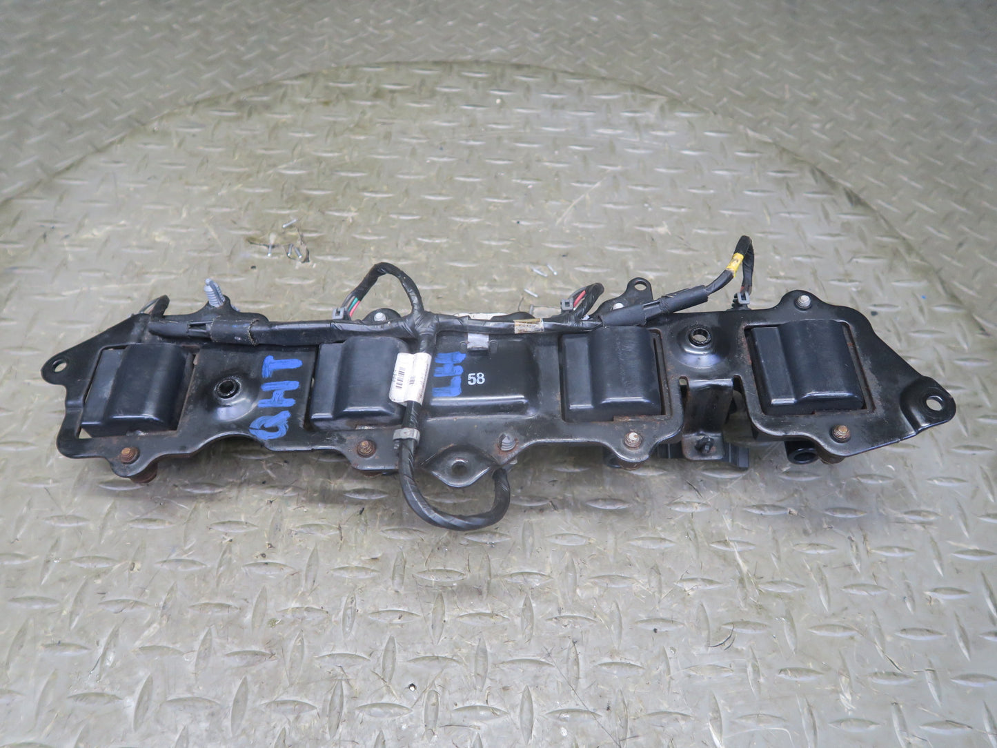 2003-2007 Hummer H2 6.0L Ignition Coil Pack Set w Bracket 12569188