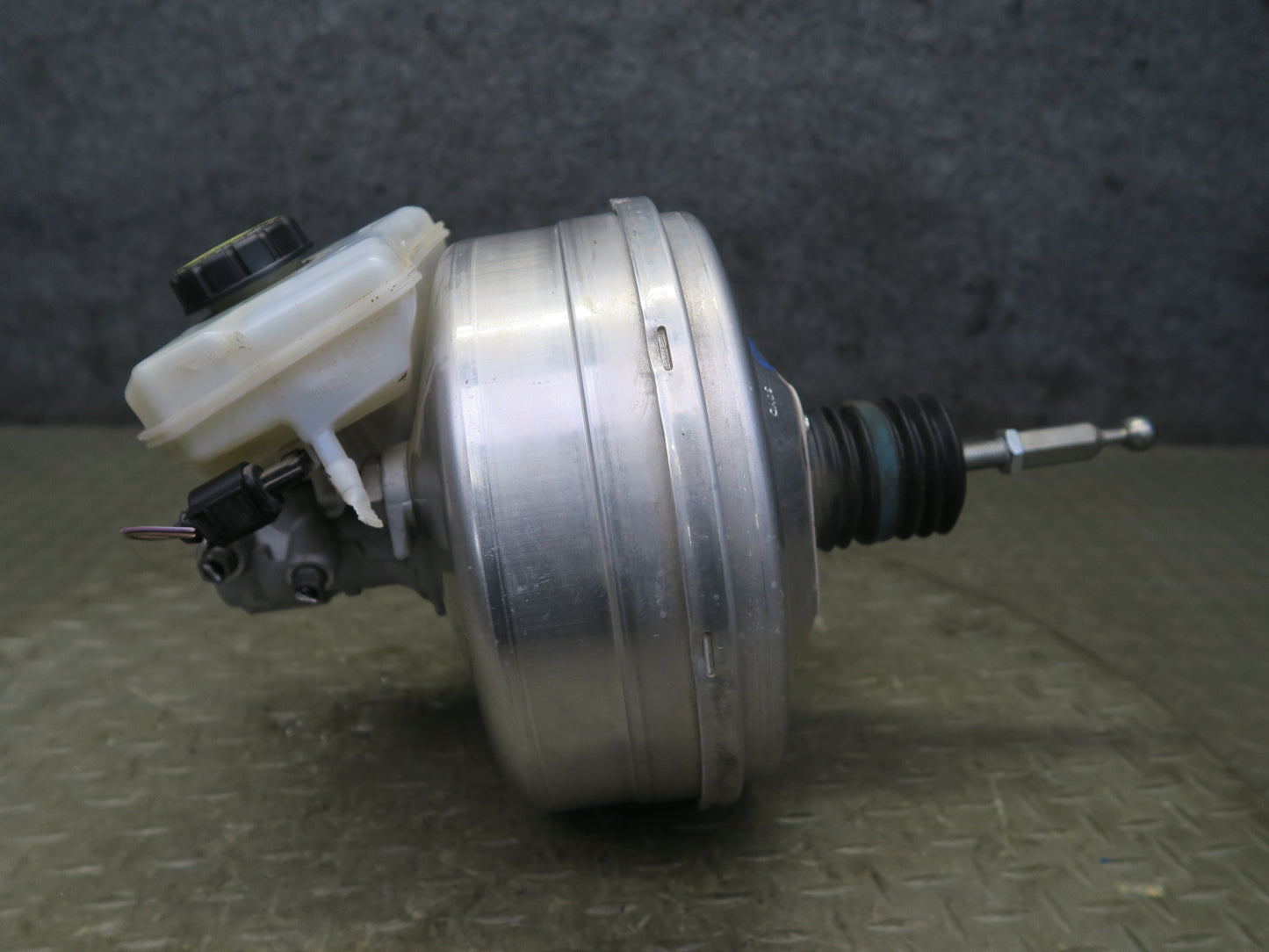 2015-2018 Porsche Macan Brake Master Cylinder Booster Fluid Reservoir