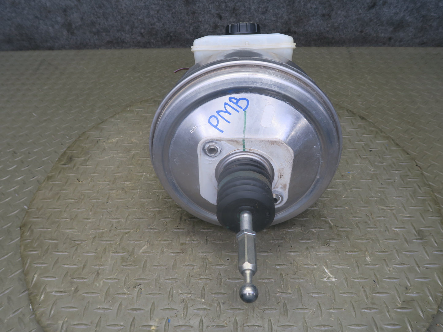 2015-2018 Porsche Macan Brake Master Cylinder Booster Fluid Reservoir