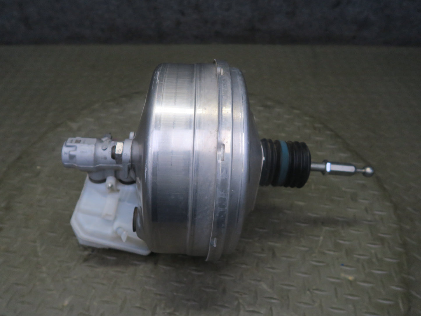 2015-2018 Porsche Macan Brake Master Cylinder Booster Fluid Reservoir