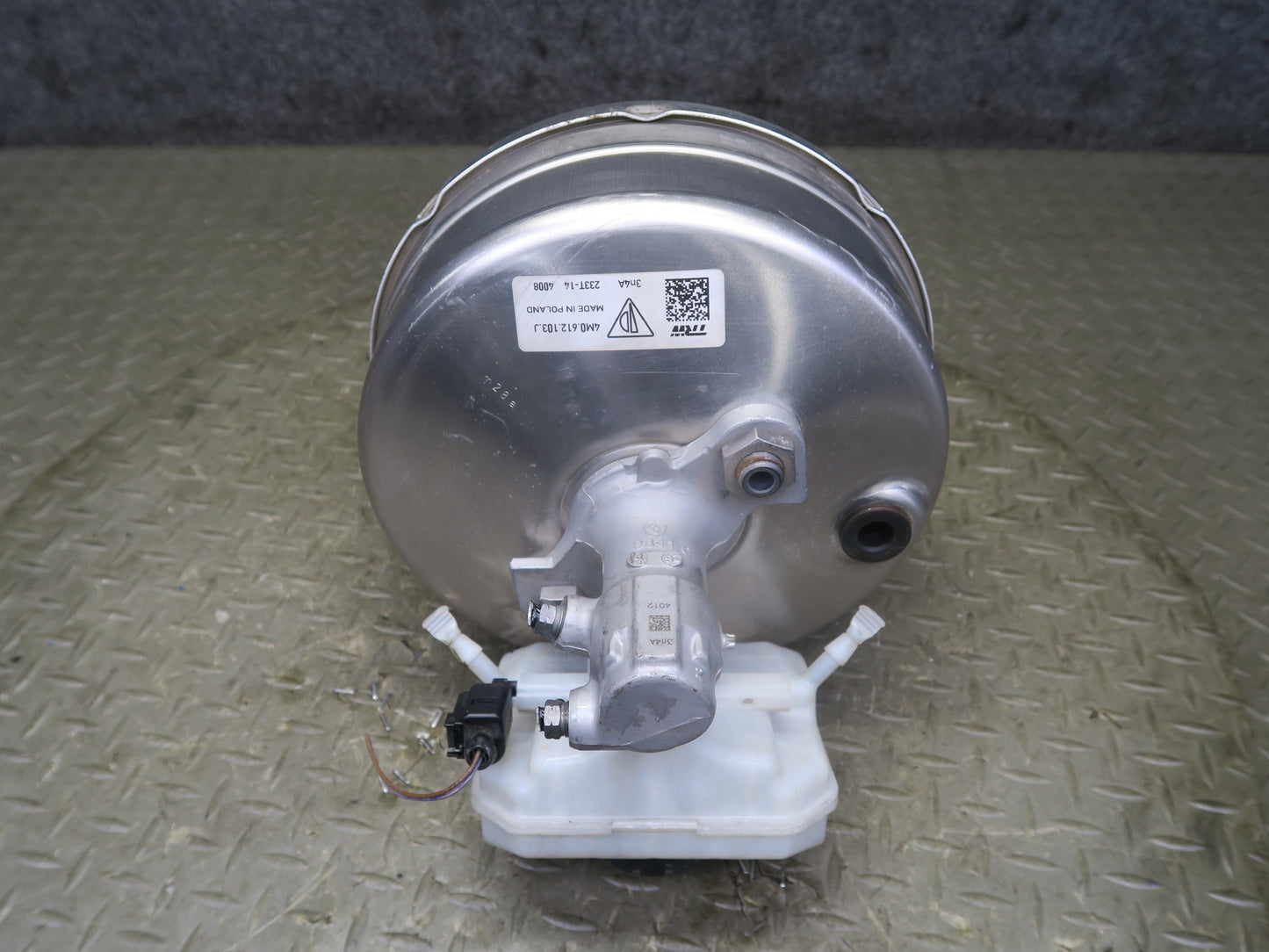 2015-2018 Porsche Macan Brake Master Cylinder Booster Fluid Reservoir