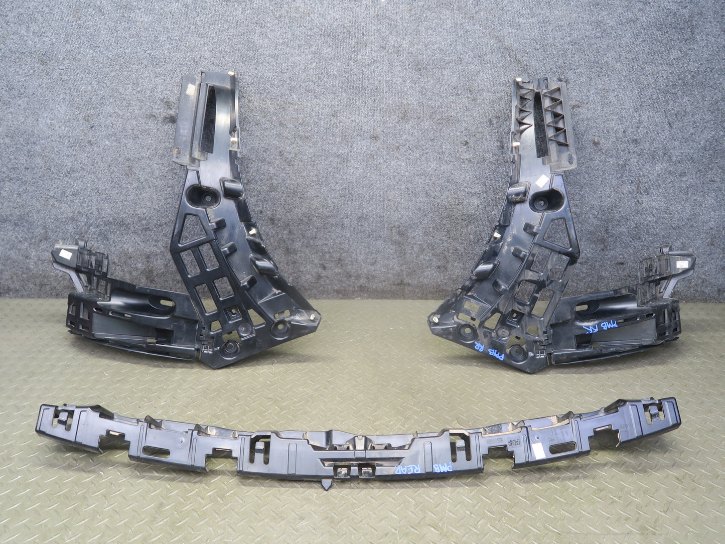 2015-2018 Porsche Macan Rear Right Center Left Bumper Mount Bracket Support Set