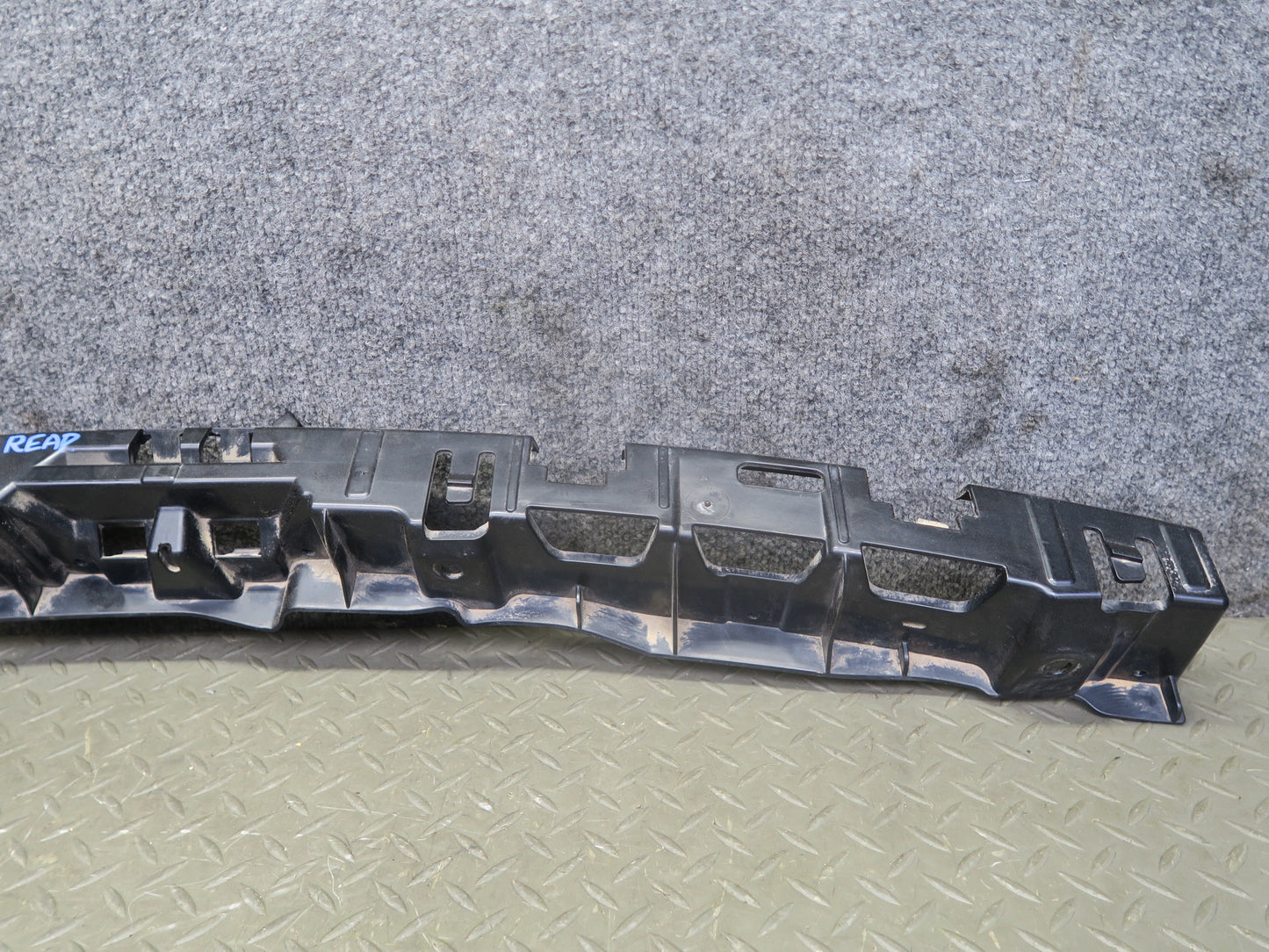 2015-2018 Porsche Macan Rear Right Center Left Bumper Mount Bracket Support Set