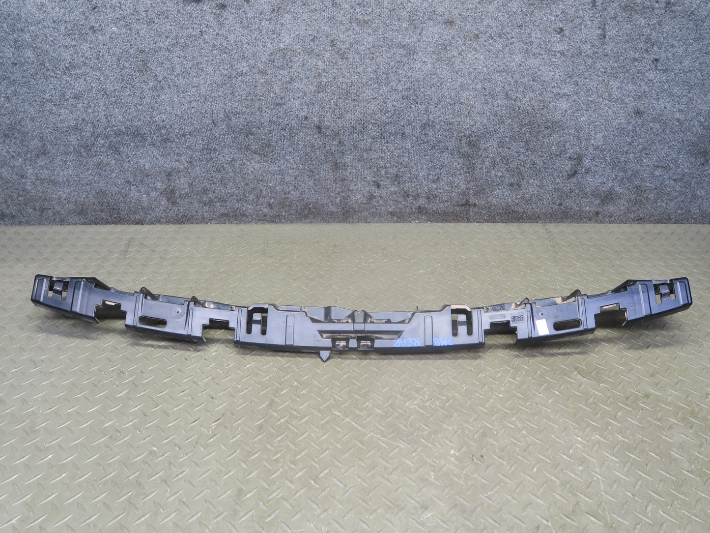 2015-2018 Porsche Macan Rear Right Center Left Bumper Mount Bracket Support Set