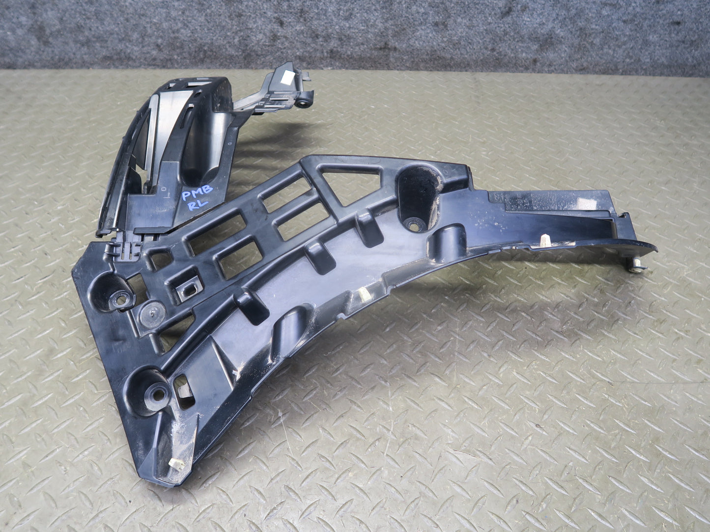 2015-2018 Porsche Macan Rear Right Center Left Bumper Mount Bracket Support Set