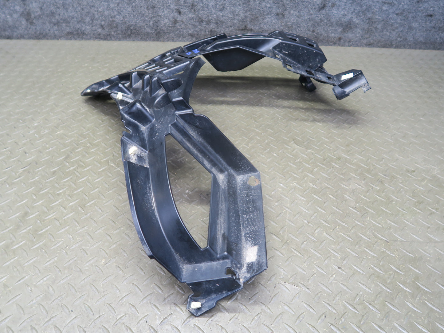 2015-2018 Porsche Macan Rear Right Center Left Bumper Mount Bracket Support Set